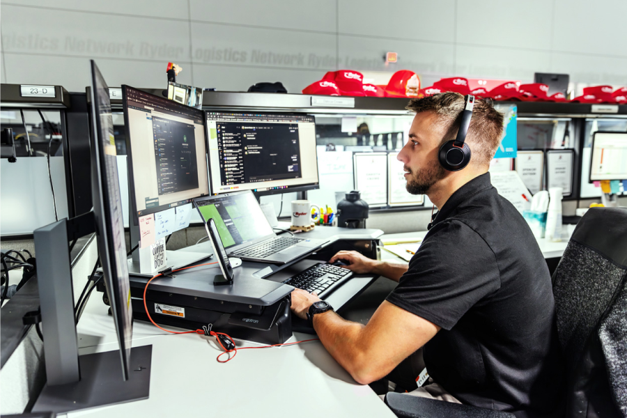 transportation logistics employee using RyderShare™ on desktop computer